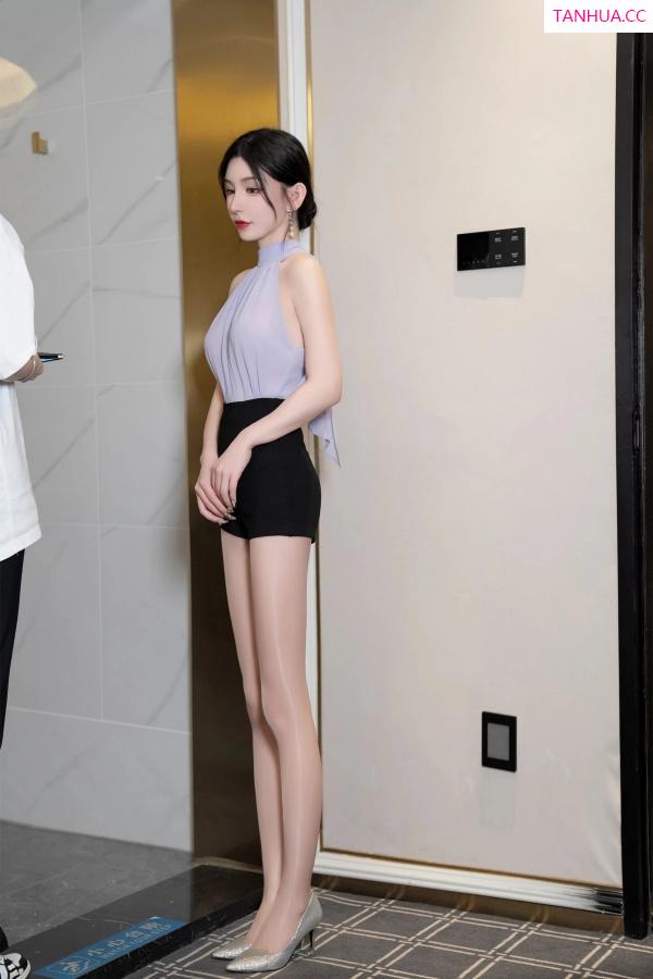 周于希dummy  [XiuRen]高清写真图 2024.02.23 No.8136 周于希Sally 美腿丝袜第8张图片